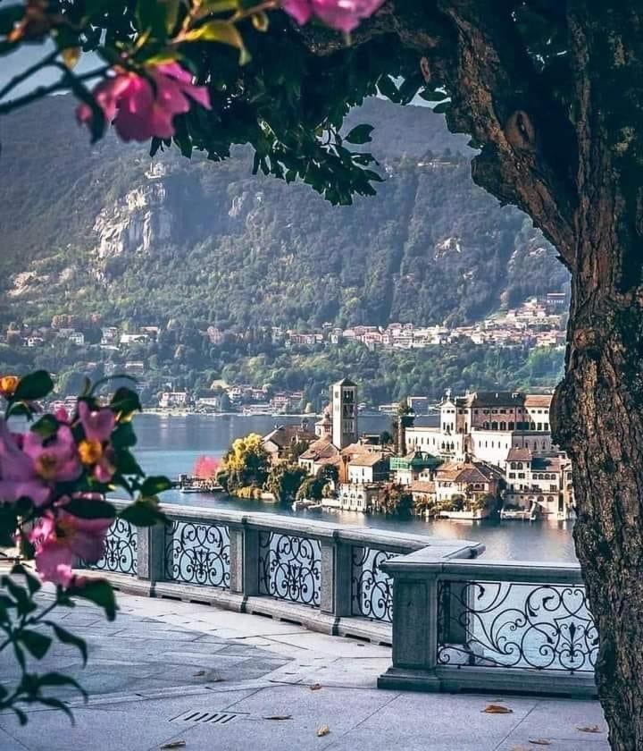 Little Suite Near Lake Verbania Exterior foto